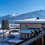 In Near Slopes Daire Walchen